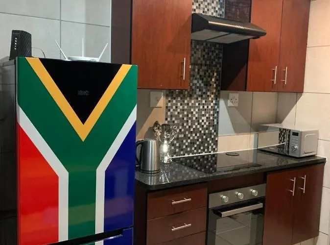 Rhino House With 3 Bedrooms Next To Pilanesberg And Sun City